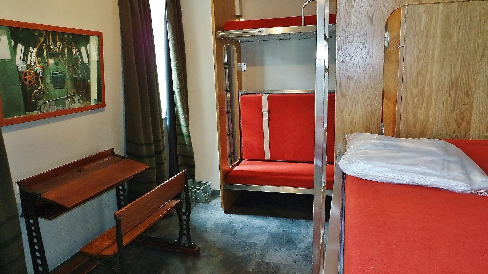 Train Cabin Hostel Schaerbeek Belgie