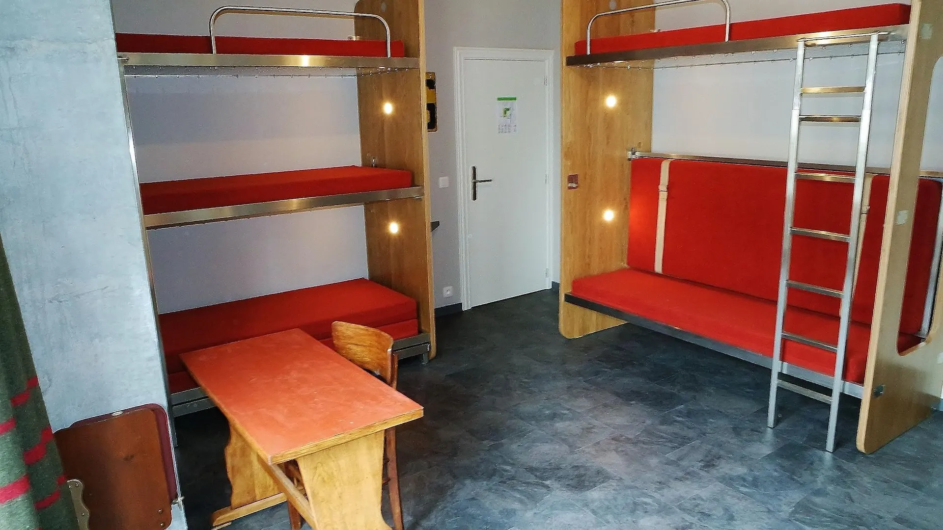 Train Cabin Hostel Schaerbeek  Brüsszel