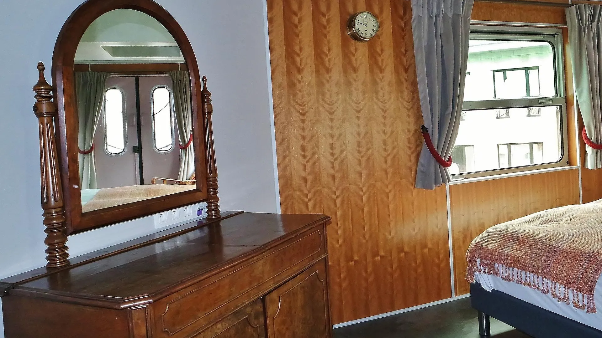 Train Cabin Hostel Schaerbeek