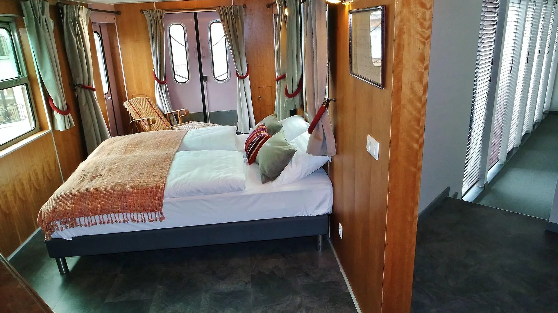 Train Cabin Hostel Schaerbeek Belgia