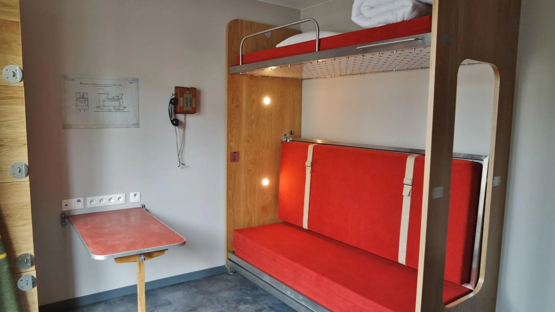 Train Cabin Hostel Schaerbeek 0*,
