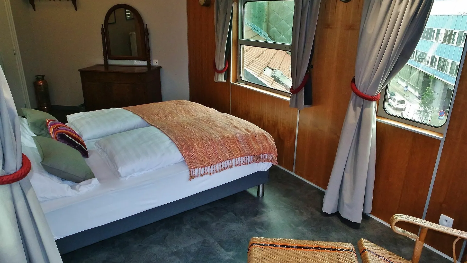 Train Cabin Hostel Schaerbeek