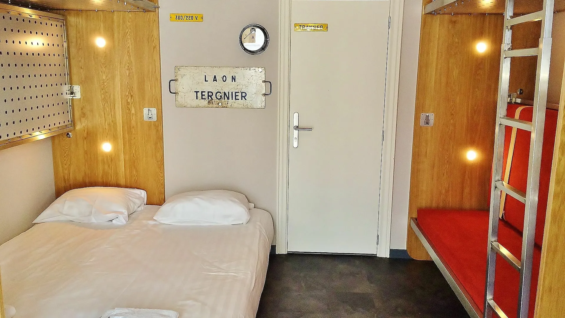 Train Cabin Hostel Schaerbeek Belgia