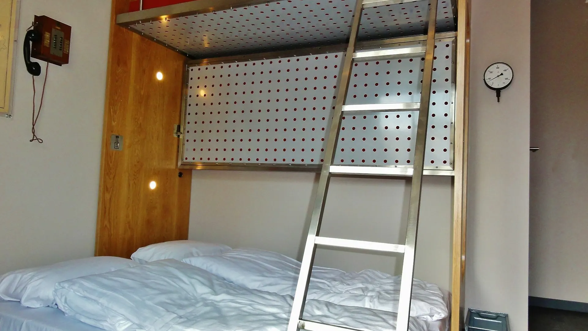 Train Cabin Hostel Schaerbeek 0*,  Belgia